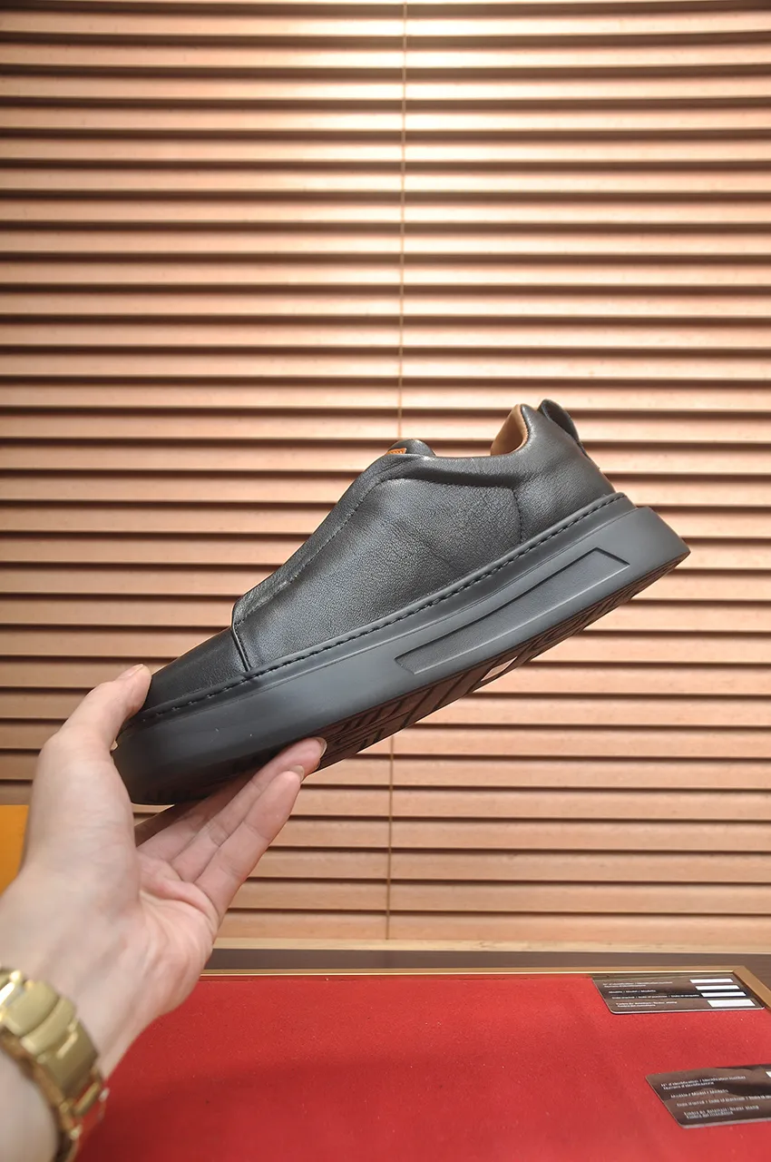 Men's shoes 💰480💶【LOUIS VUITTON】(Full sheepskin lining) Same style as LV Louis Vuitton official website [satisfied] original single hot model LV original factory cowhide 👑1:1 original board sheepskin lining 👘 imported cowhide for the upper. Body accessories one-to-one mold opening 💪 counter quality 🙏 Dear friends, if you are still worried about wearing matching shoes 💋, then these shoes are your best choice 🎁🎁! 38-45 (45 is custom-made and cannot be returned or exchanged)